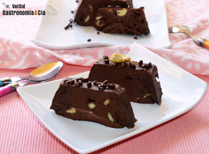 Bizcocho húmedo de chocolate (tipo brownie)