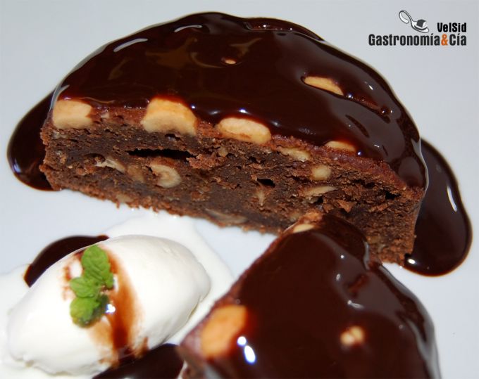 Brownie de chocolate y avellanas