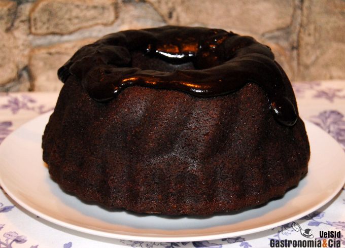 Bundt cake de chocolate con almendras