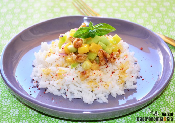 Salade de riz aromatique à la mangue et au concombre