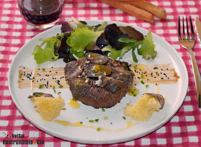 Galician blonde burger with black truffle and Tête de 