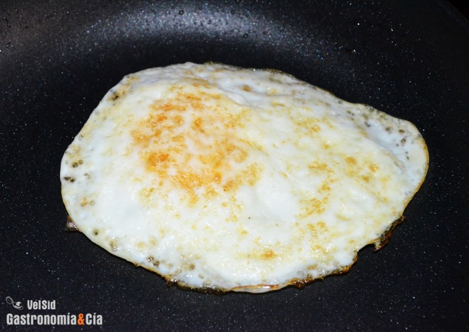 Cómo hacer un huevo cocido en menos de 8 minutos (sin m