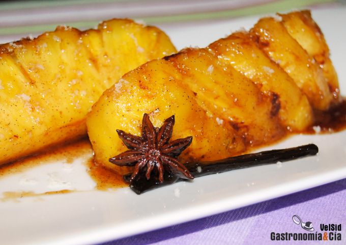 Ananas rôti aux épices et rhum