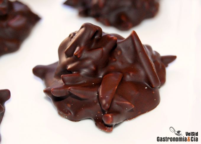 Rocas de chocolate con especias