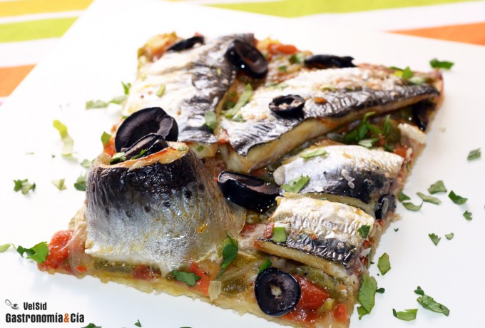 Tarta de pimientos confitados y sardinas