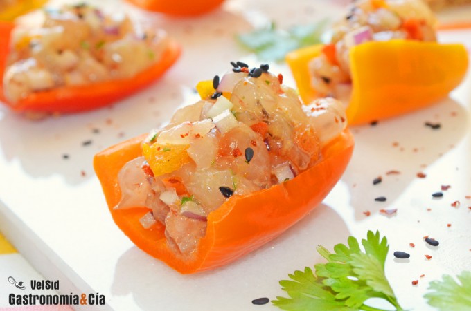 Shrimp tartar with baby peppers