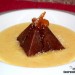 Pirámide de chocolate con sopa de naranja y jengibre