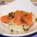 Espaguetis con salmón ahumado y pangrattato de espinaca