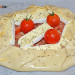 Galette de queso brie y tomate con hierbas provenzales