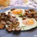 Huevos a la plancha con portobello al romero