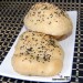 Pan de pita con semillas de sésamo y comino