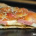 Pizza brava con espinacas y frankfurt