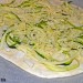 Pizza de espaguetis de calabacín y jamón serrano