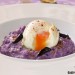 Puré de patata violeta con huevo mollet
