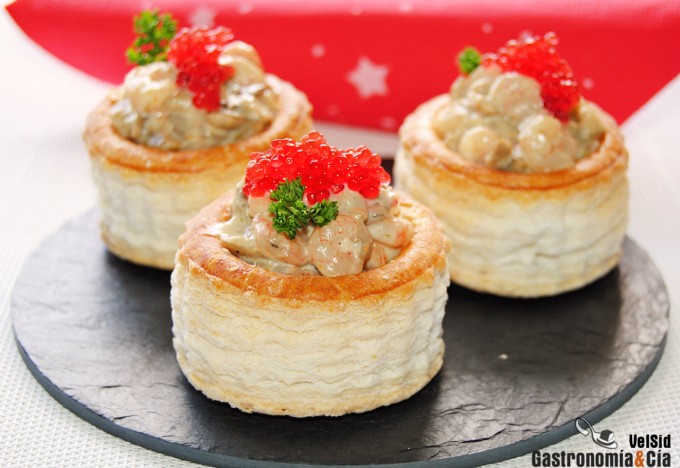 Vol-au-vent stuffed with shrimp and mushrooms