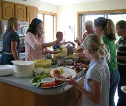 Comer en familia beneficia a la infancia