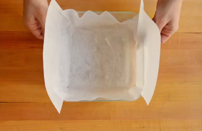 Forrar un molde con papel de horno
