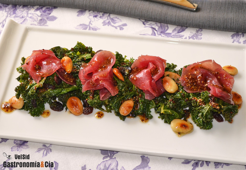 Kale con carpaccio de buey y vinagreta de mostaza | Gastronomía & Cía