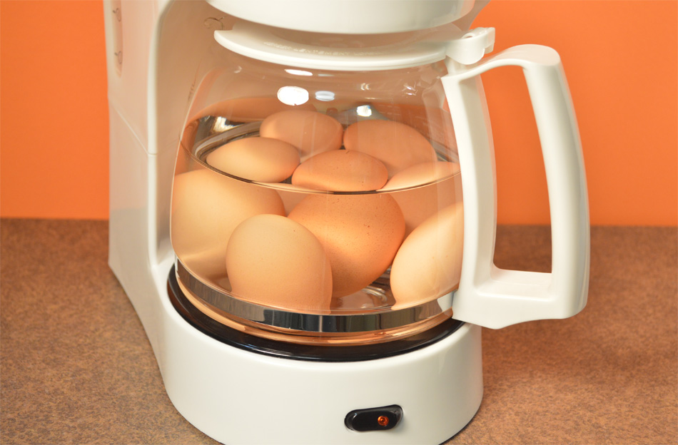Truco de Cocina: Cocer huevos en una cafetera de goteo