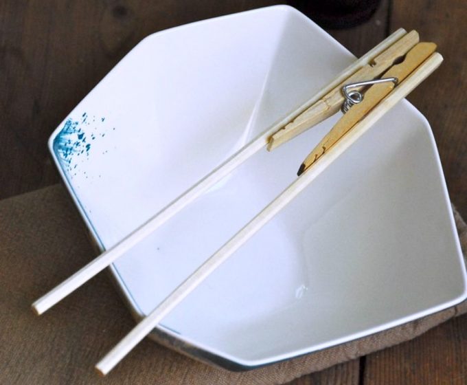 Convertir unos palillos chinos en un utensilio muy usar para | Gastronomía Cía