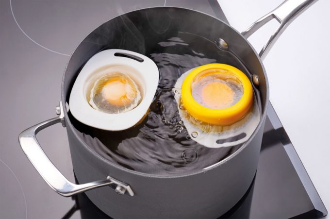 Huevo Vapor Cocina Gadget para Hacer Huevos Escalfados ​en Microondas Escalfador de Huevos de Acero Inoxidable con Cepillo de Aceite En forma de corazon ZONSUSE Cazador Furtivo de Huevos 