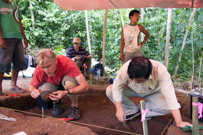 Excavación arqueológica en una de las islas de Banda 