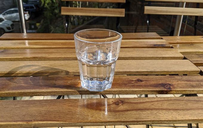 Agua del grifo gratis en los restaurantes