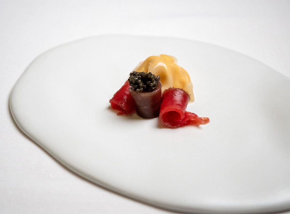 "Anchoa" de atún rojo, caviar, horchata y calabaza